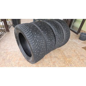 Комплект зимних шипованных шин Pirelli Scorpion Ice Zero 2, 255/55 R20 110H