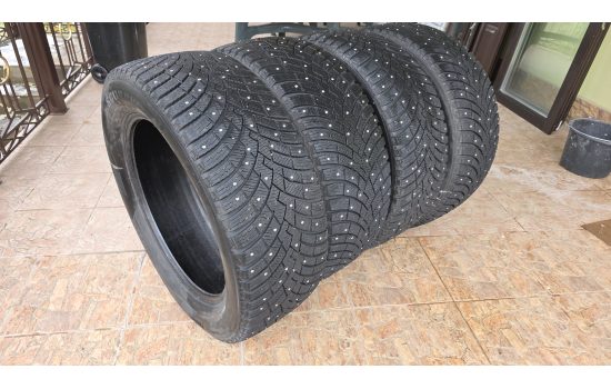 Комплект зимних шипованных шин Pirelli Scorpion Ice Zero 2, 255/55 R20 110H